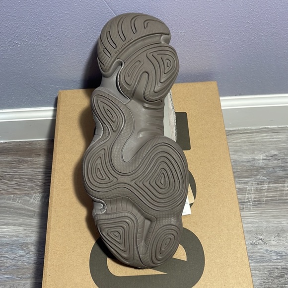 Yeezy 500 - Picture 5 of 5